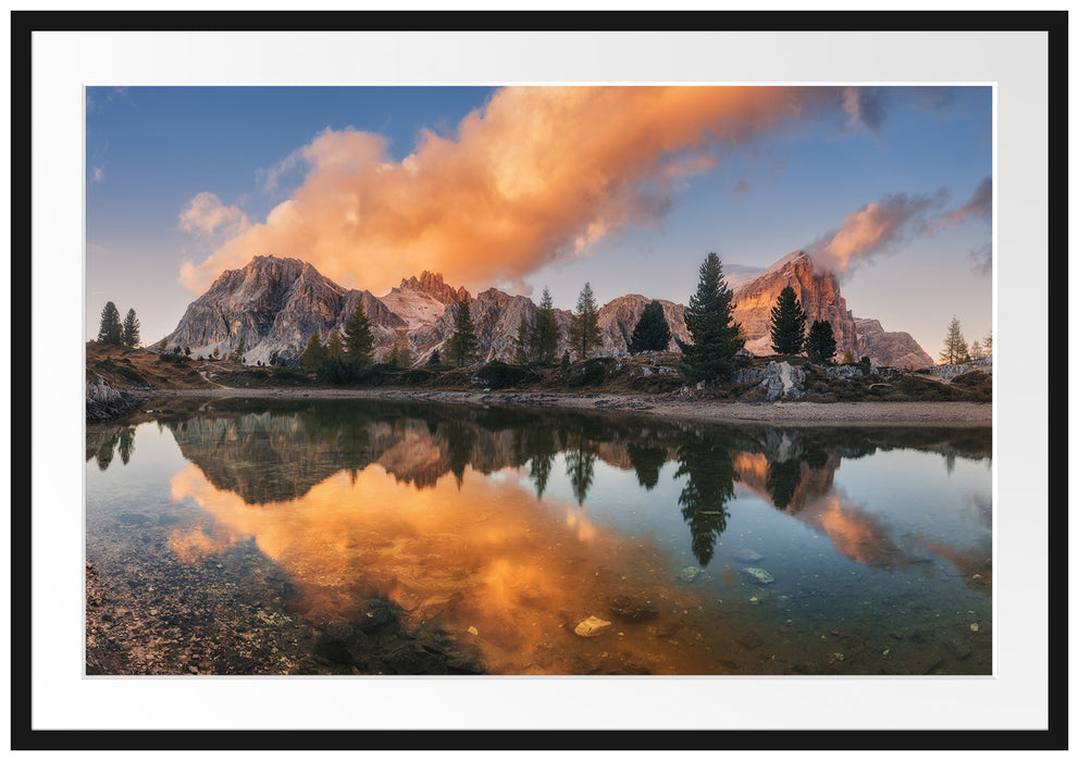 Pixxprint bunte Dolomiten am See Limides, im Galerie-Passepartout Bilderrahmen