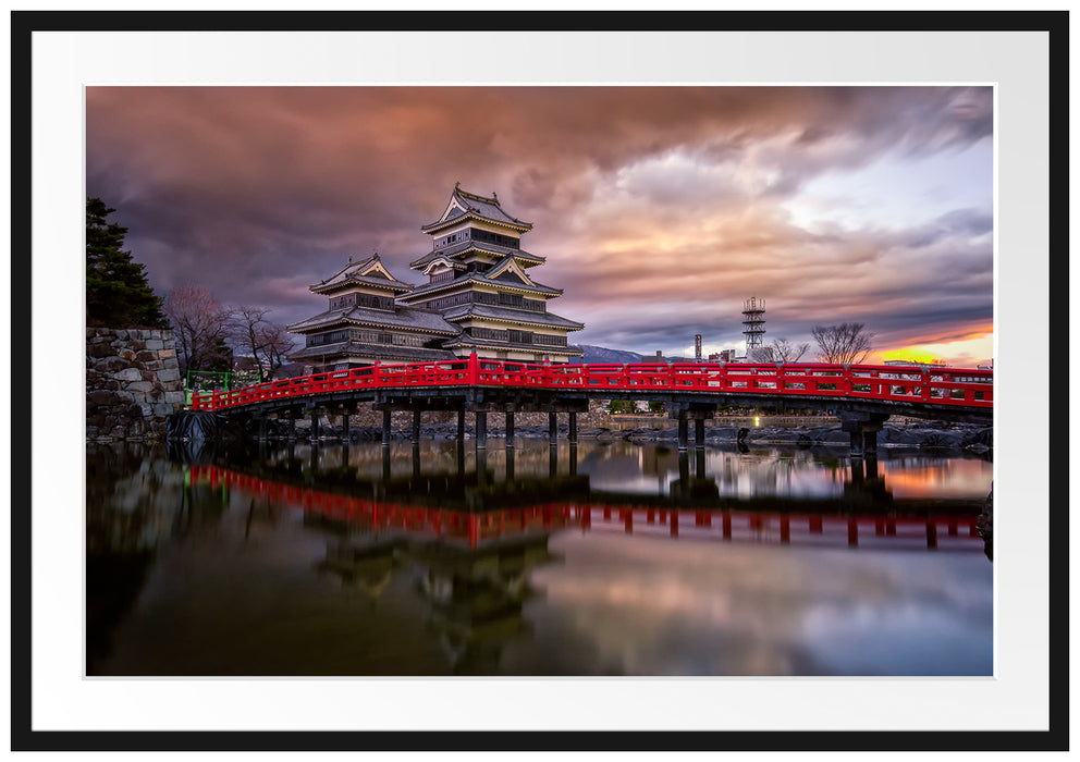 Pixxprint asiatischer Tempel an See, im Galerie-Passepartout Bilderrahmen