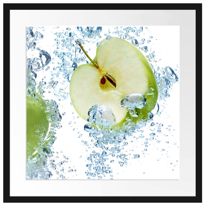 Frische Apfelscheiben im Wasser Passepartout Quadratisch 55x55