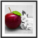 Schöner roter Apfel mit Blüten Passepartout Quadratisch 55x55