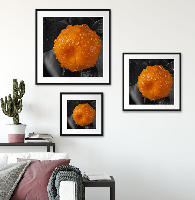 Orange mit Wassertropfen Quadratisch Passepartout Wohnzimmer