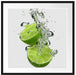 Leckere grüne Limetten im Wasser Passepartout Quadratisch 70x70