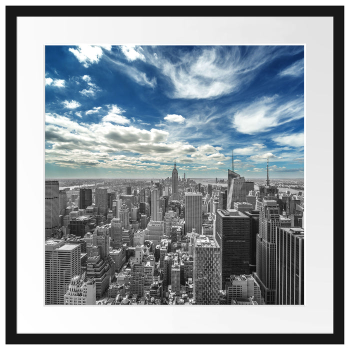 New York unter bewölktem Himmel Passepartout Quadratisch 55x55