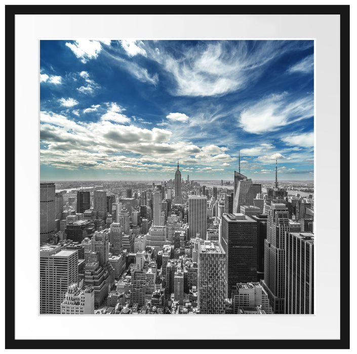 New York unter bewölktem Himmel Passepartout Quadratisch 70x70