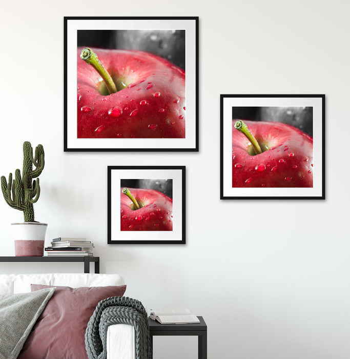 roter Apfel mit Wassertropfen Quadratisch Passepartout Wohnzimmer