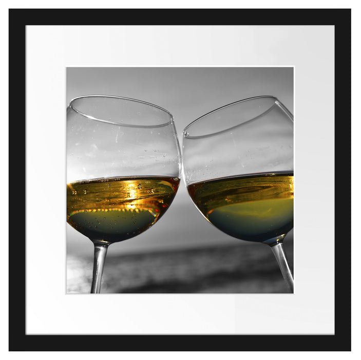 Wein in Gläsern am Meer Passepartout Quadratisch 40x40