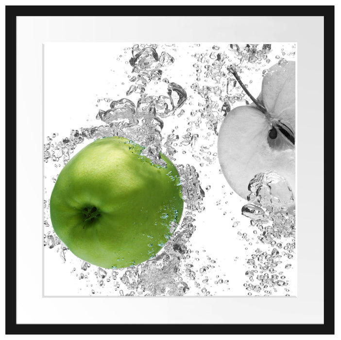 saftig grüne Äpfel im Wasser Passepartout Quadratisch 55x55