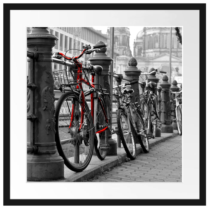 Fahrräder an Wasserstraße Passepartout Quadratisch 55x55
