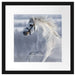 Weißes Pferd auf Schneewiese B&W Passepartout Quadratisch 40x40