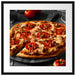 Salamipizza frisch aus dem Ofen Passepartout Quadratisch 55x55