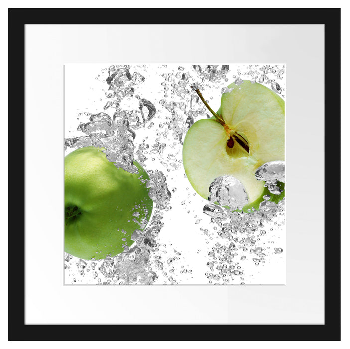 saftig grüne Äpfel im Wasser Passepartout Quadratisch 40x40