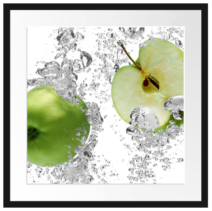 saftig grüne Äpfel im Wasser Passepartout Quadratisch 55x55