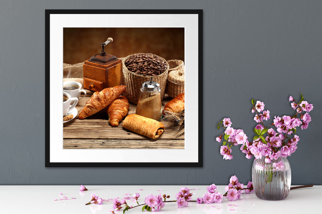 Aromatischer Kaffee mit Croissant Quadratisch Passepartout Dekovorschlag