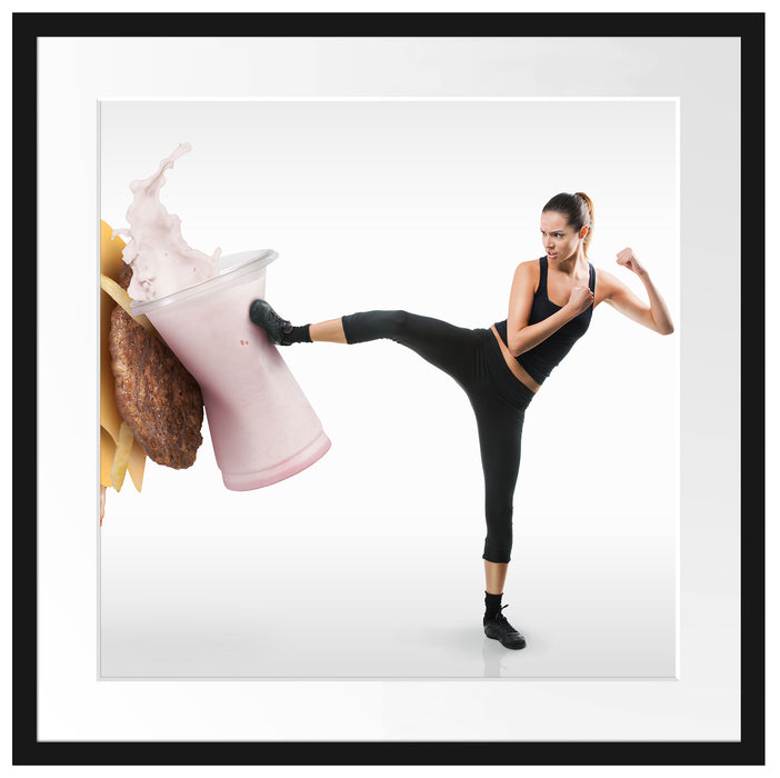 Frau kickt gegen Fastfood Passepartout Quadratisch 55x55