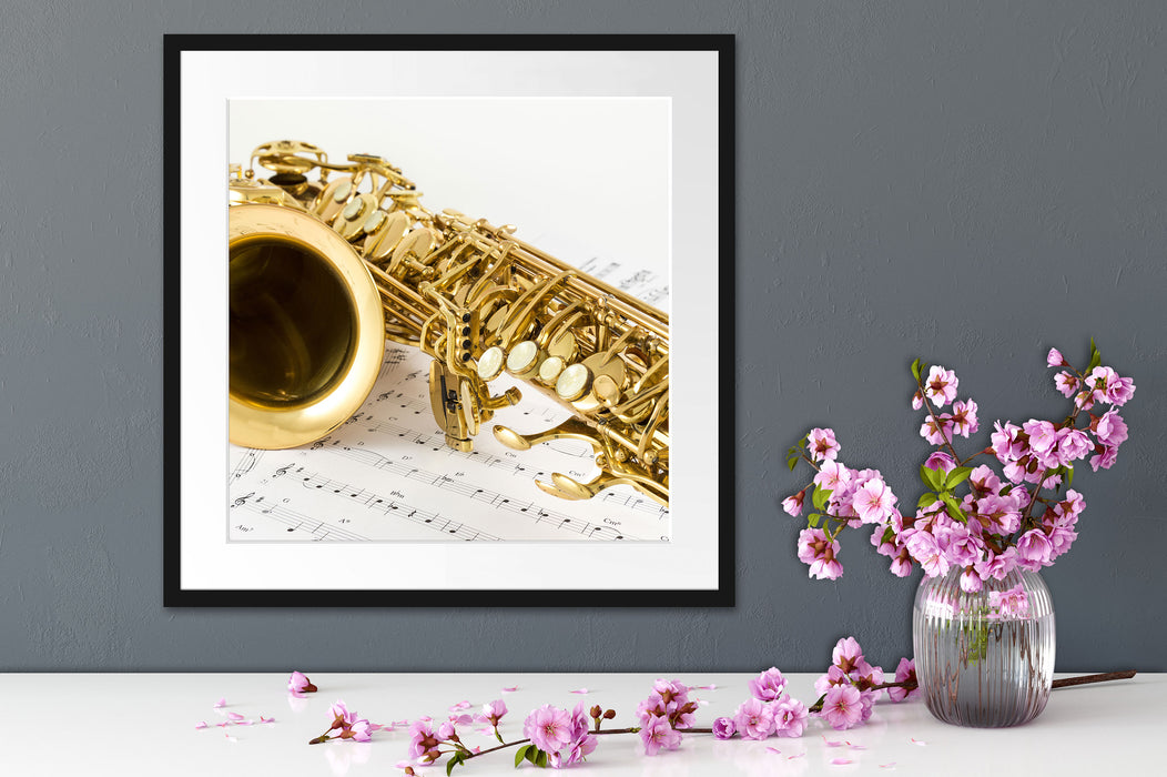Saxophon auf Notenpapier Quadratisch Passepartout Dekovorschlag