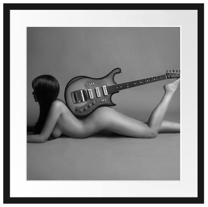Nackte Frau mit Gitarre Passepartout Quadratisch 55x55