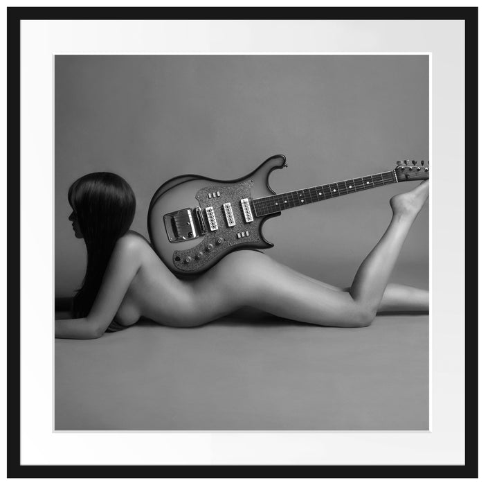 Nackte Frau mit Gitarre Passepartout Quadratisch 70x70
