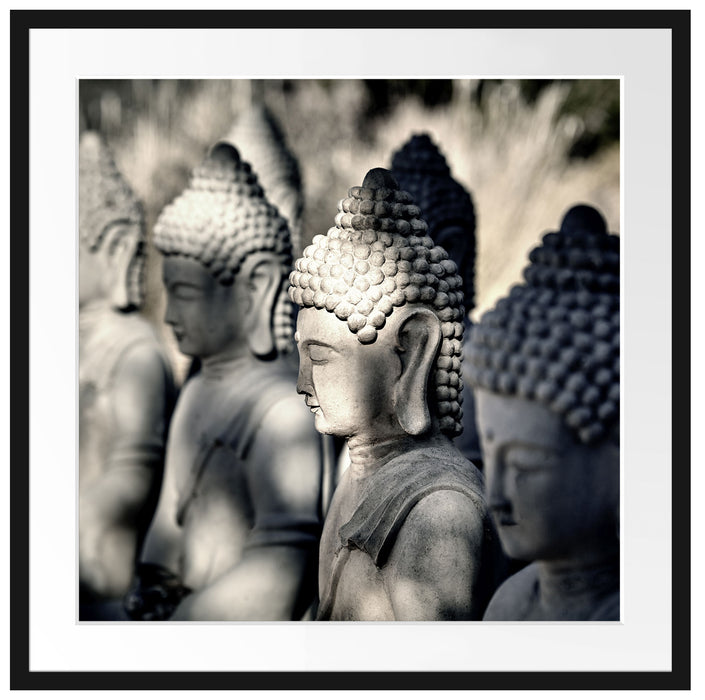 Buddha-Statuen in einer Reihe Passepartout Quadratisch 70x70