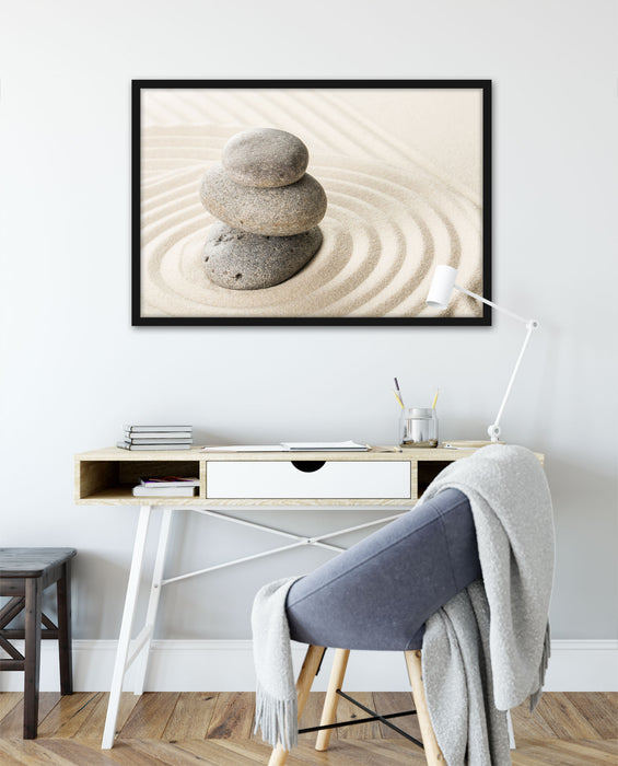 Steine in Sand mit Muster, Poster mit Bilderrahmen