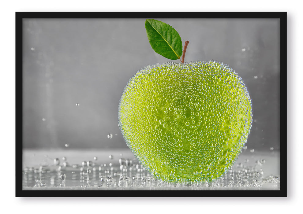 Grüner leckerer Apfel im Wasser, Poster mit Bilderrahmen