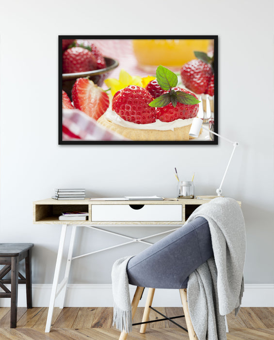 Leckere Erdbeertörtchen, Poster mit Bilderrahmen
