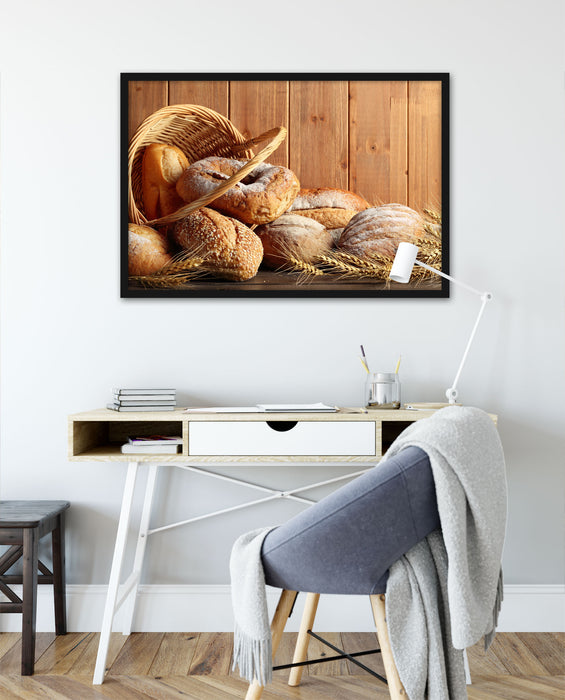 Korb mit leckerem frischen Brot, Poster mit Bilderrahmen