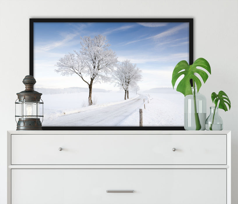 Baum im Schnee, Poster mit Bilderrahmen