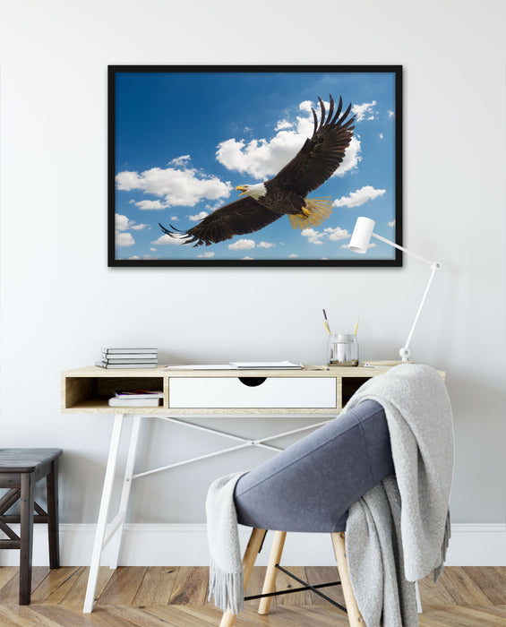 Adler fliegt über Berge, Poster mit Bilderrahmen