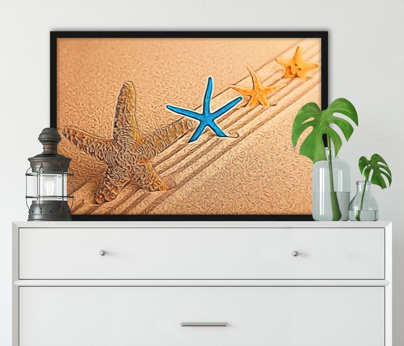 schöne Seesterne im Sand, Poster mit Bilderrahmen