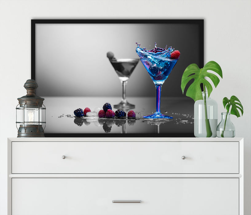 Blauer leckerer Cocktail, Poster mit Bilderrahmen
