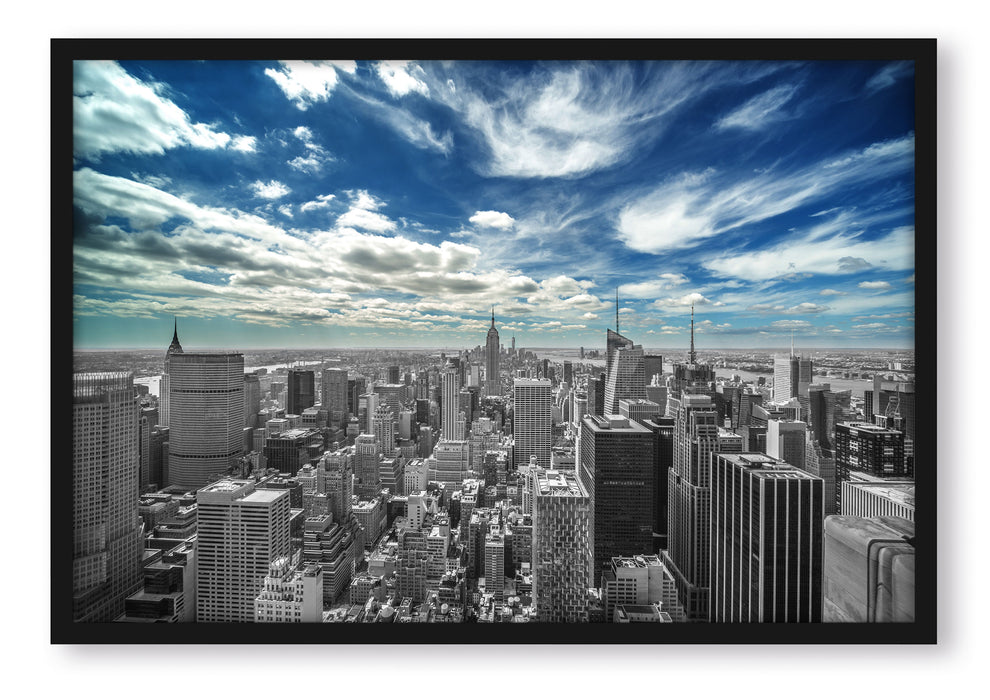 Pixxprint New York unter bewölktem Himmel, Poster mit Bilderrahmen