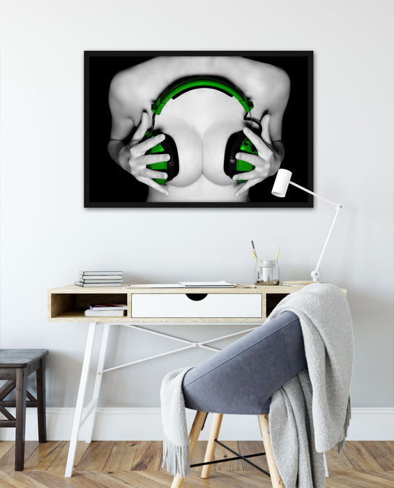 Dark Sexy girl grüne Kopfhörer, Poster mit Bilderrahmen