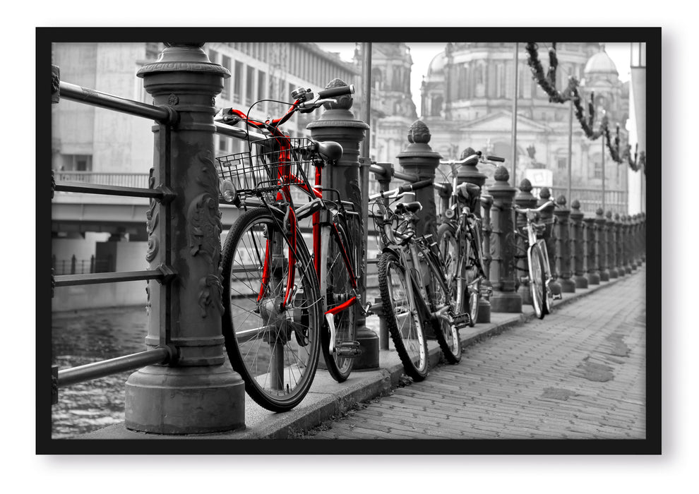 Pixxprint Fahrräder an Wasserstraße, Poster mit Bilderrahmen