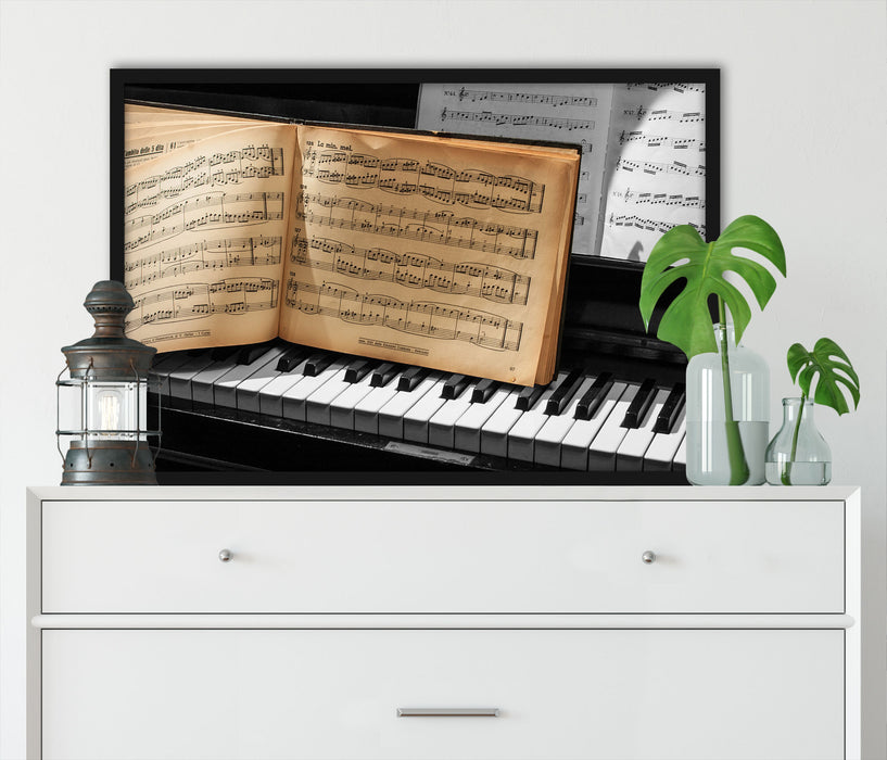 Notenbuch auf Piano, Poster mit Bilderrahmen