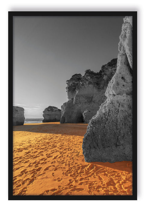 Pixxprint Riesige Felsen am Strand, Poster mit Bilderrahmen