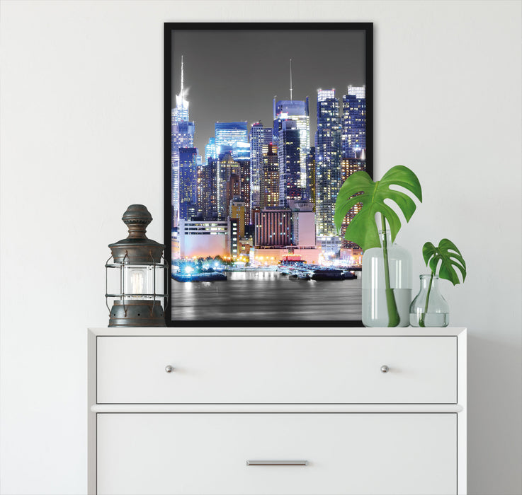 New Yorker Skyline bei Nacht, Poster mit Bilderrahmen