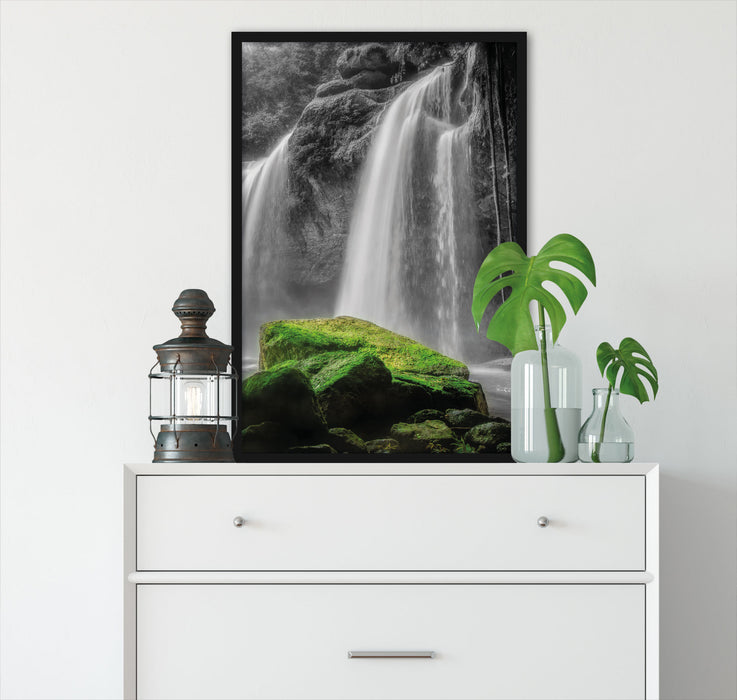 traumhafter Wasserfall im Dschungel, Poster mit Bilderrahmen