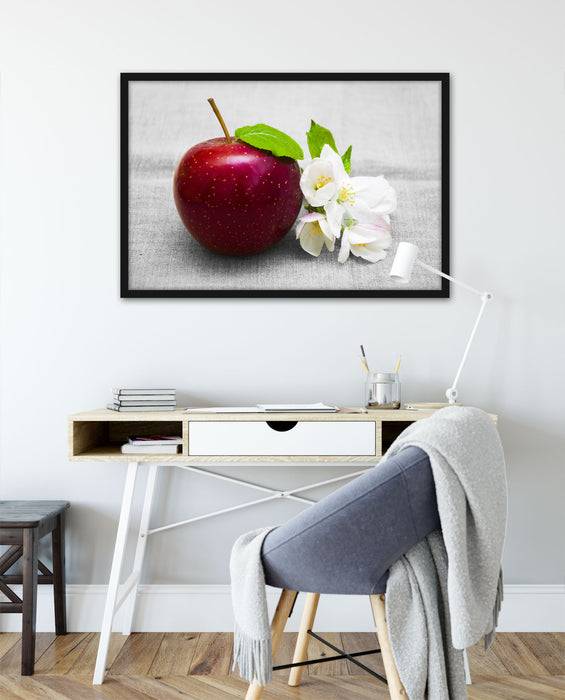 Schöner roter Apfel mit Blüten, Poster mit Bilderrahmen