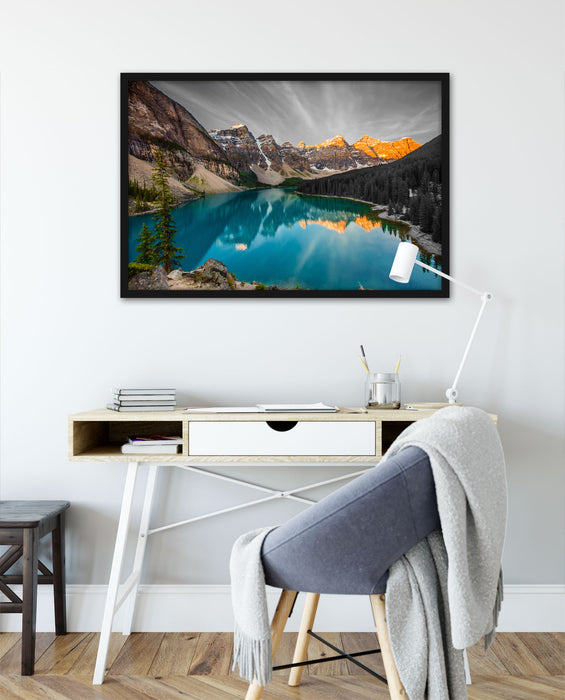 Moraine Lake in Canada, Poster mit Bilderrahmen