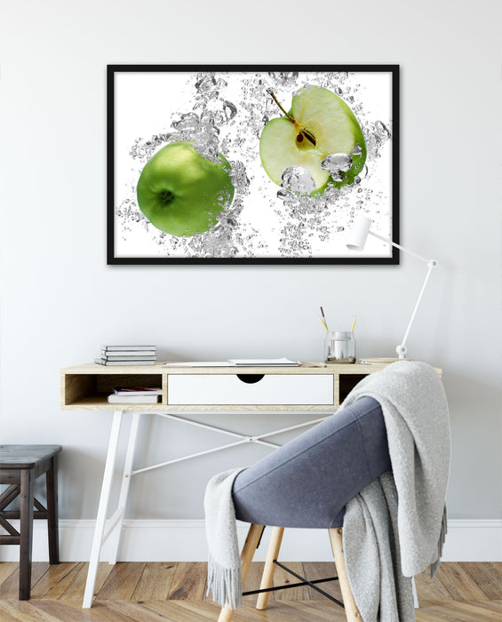 saftig grüne Äpfel im Wasser, Poster mit Bilderrahmen