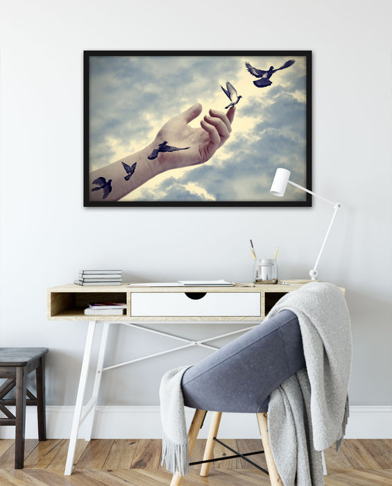 Vögel fliegen in die Freiheit, Poster mit Bilderrahmen
