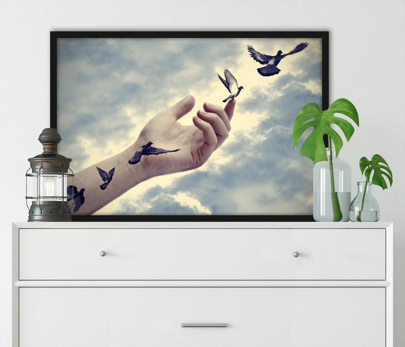 Vögel fliegen in die Freiheit, Poster mit Bilderrahmen