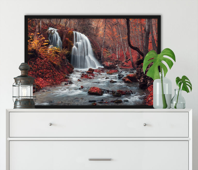 Wasserfall im Wald, Poster mit Bilderrahmen