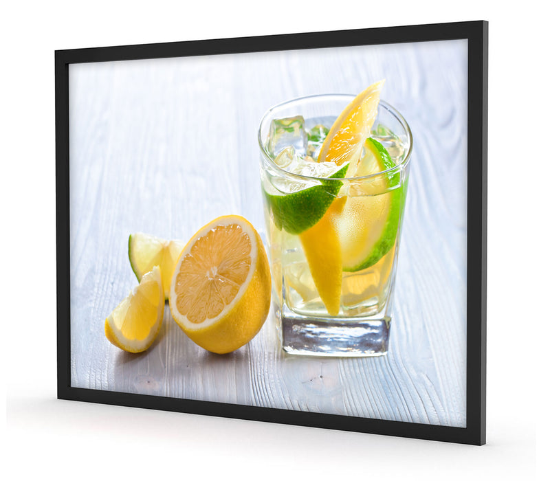 Gin Tonic Shot mit Zitronen, Poster mit Bilderrahmen