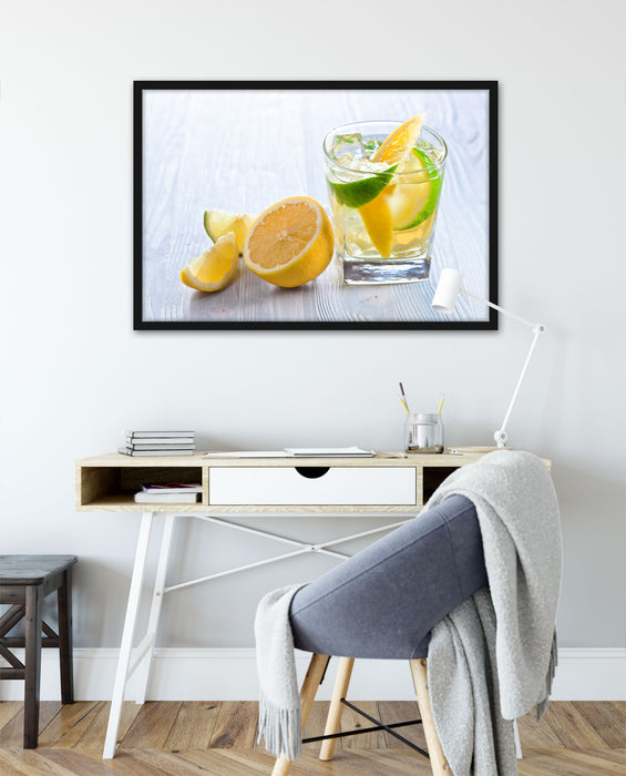 Gin Tonic Shot mit Zitronen, Poster mit Bilderrahmen