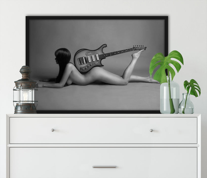 Nackte Frau mit Gitarre, Poster mit Bilderrahmen