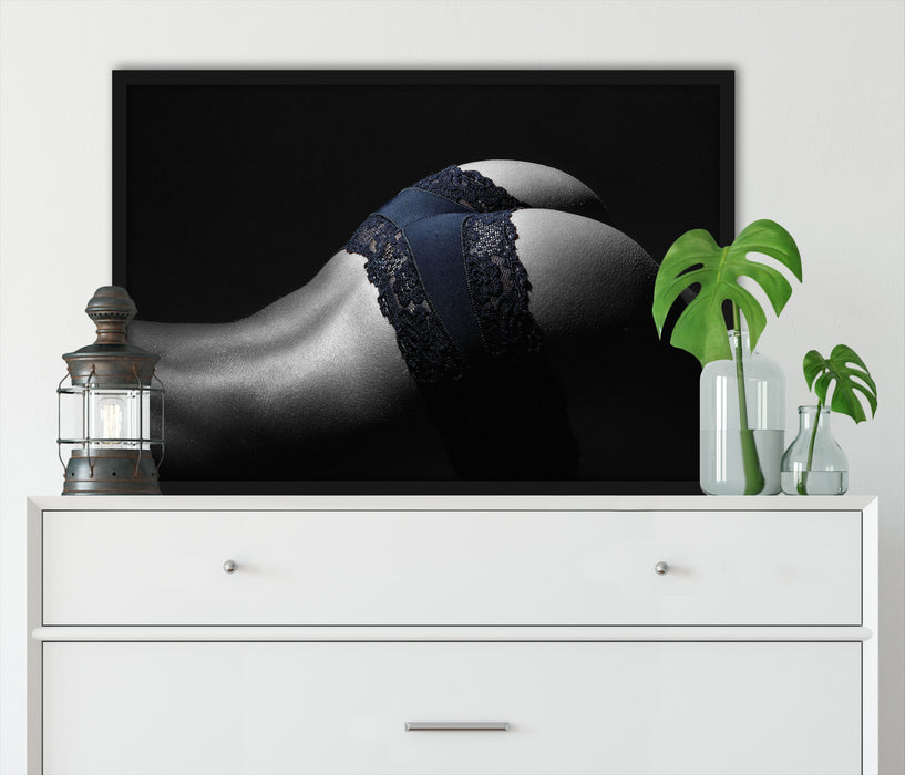 Heißer Frauenpo in sexy Dessous, Poster mit Bilderrahmen