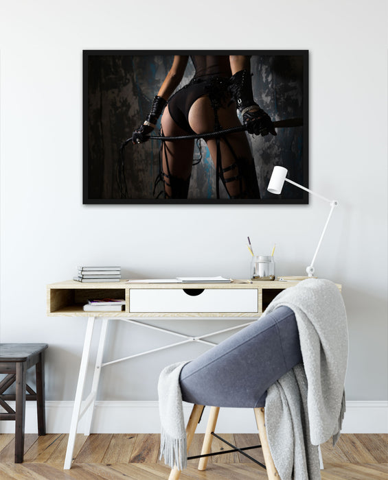 Frau mit einer Peitsche, Poster mit Bilderrahmen
