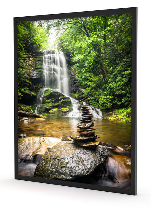 Zen Steine vor Wasserfall, Poster mit Bilderrahmen