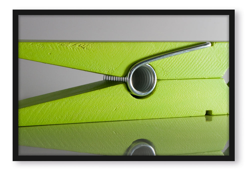 Pixxprint grüne Wäscheklammer, Poster mit Bilderrahmen